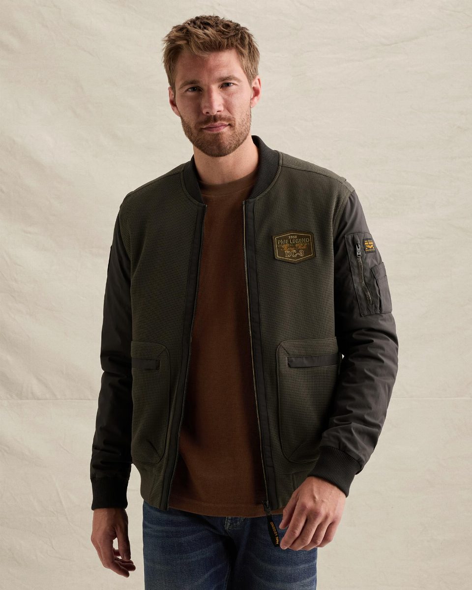 Hybrid jacket met badges en ritssluiting