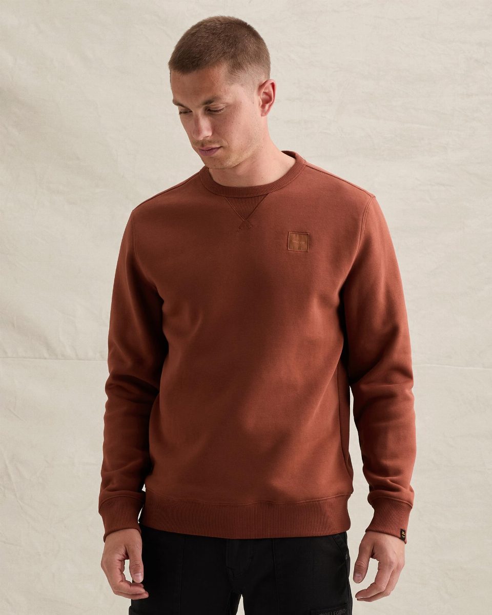 Sweatshirt met crewneck en tonale badge – arabian spice