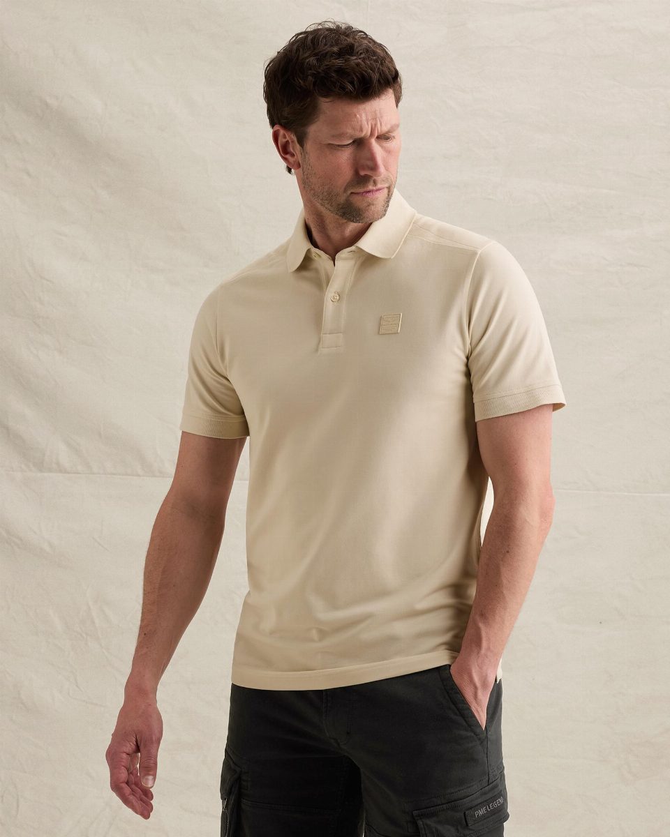 Polo van piqué met stretch en flight pocket – bone white
