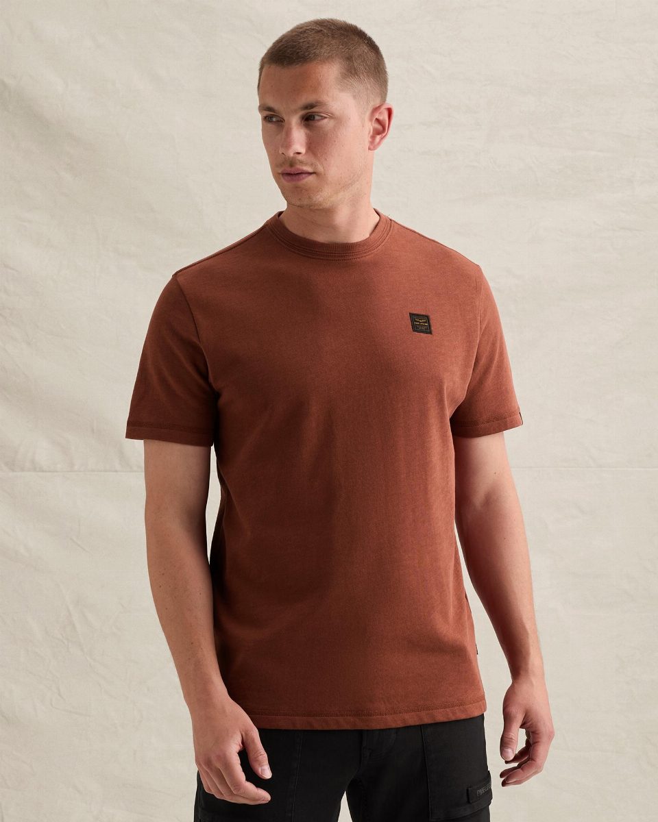 Lichtgewicht T-shirt van 100% katoen met badge – arabian spice