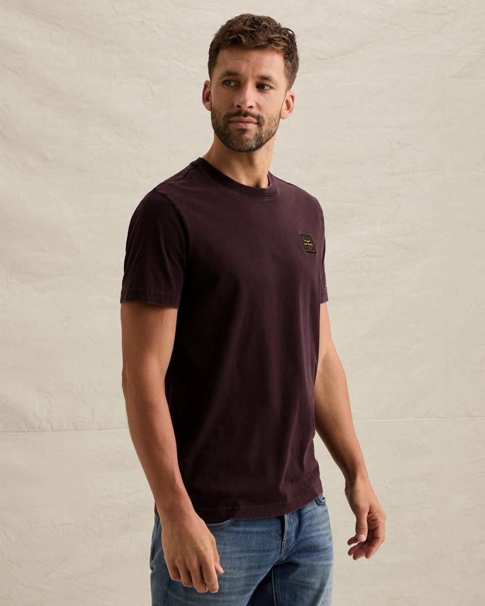 T-shirt van 100% katoen met garment-dye wassing – dark aubergine